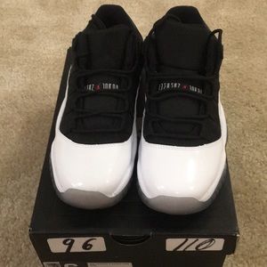 Retro air Jordan 11 low all white with blk